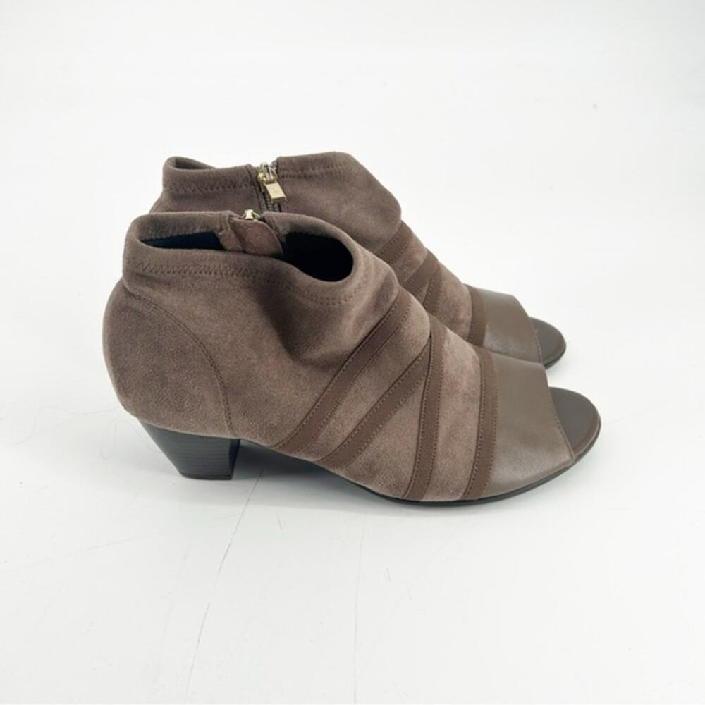 Trotters Maris‎ Taupe Peep Toe Booties Size 9.5W